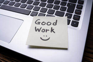 keyboard with sticky note saying "good work"